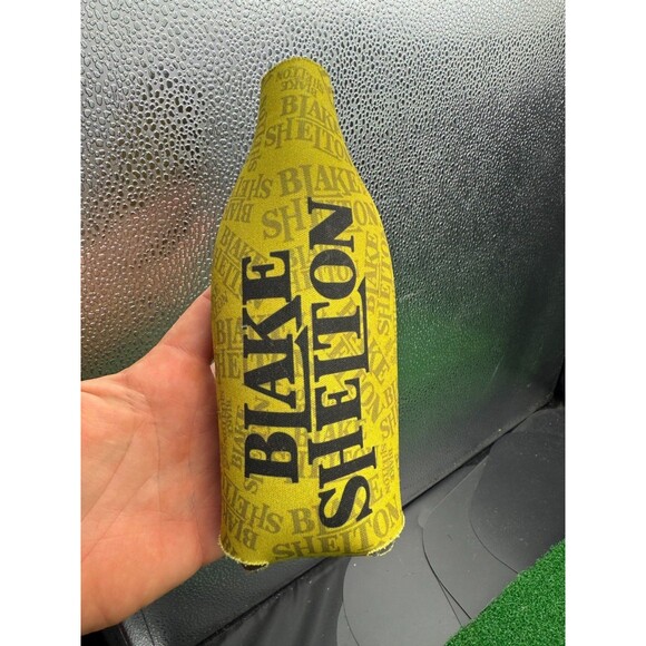 Blake Shelton Can & Bottle Koozie Wrap Holder Insulated Yellow - Picture 1 of 6